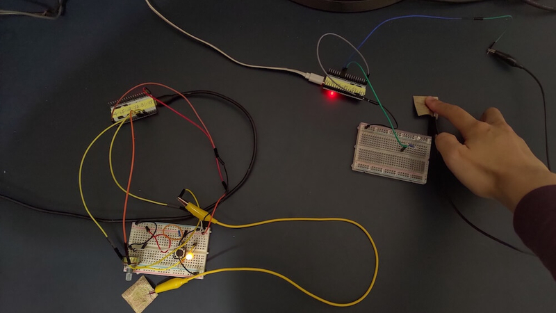 ESP32_two_way_touch_3_web.jpg ESP32_two_way_touch_3_web.jpg