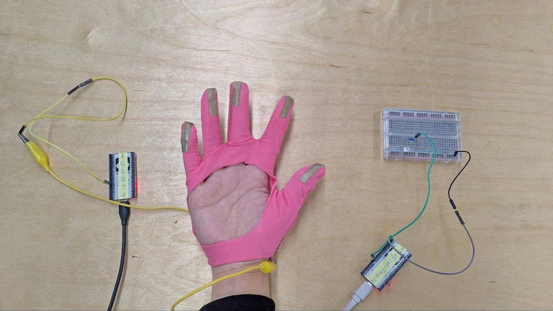 Inner_Voice_ESP32_glove_test_1_web.jpg Inner_Voice_ESP32_glove_test_1_web.jpg
